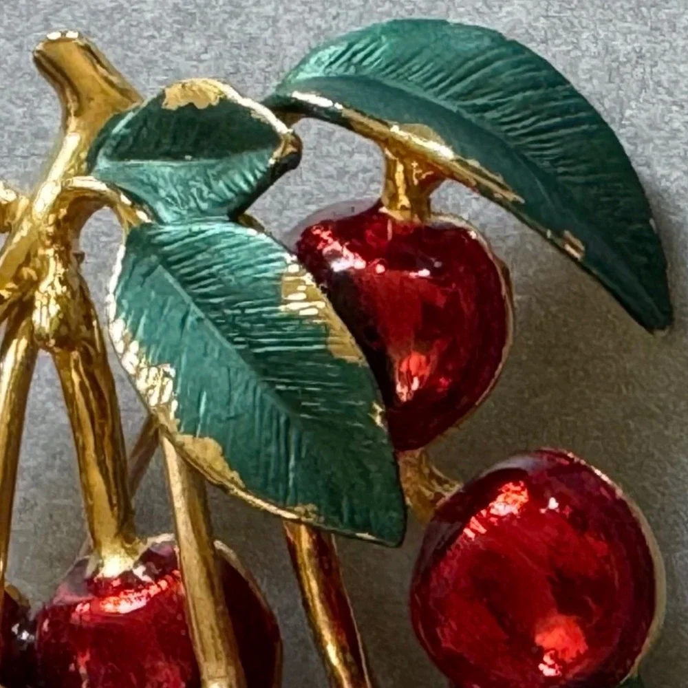 Vintage Red Cherry Brooch Gold Tone Rhinestone Enamel Fruit‎ Pin Retro Summer